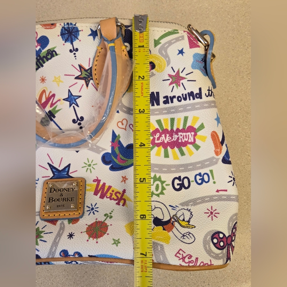 Run Disney Dooney & Bourke 2014 Walt Disney World Marathon Crossbody Purse Nwt - Picture 15 of 16